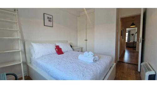 Large 2bd at trendy Portobello Dublin city centre - main image