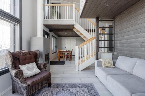 Spacious & Cozy 2BR Cabin at Riihivuori Peak — other in Riihipolku, Jyväskylä Finland, 40950