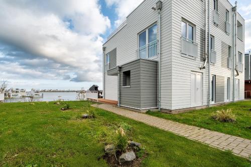 Vista exterior, Schleivilla Lootsen Hus by Seeblick Ferien ORO, 3Etagen,8Pers,Sauna,Kamin in Olpenitz