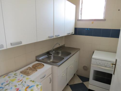 Konyha, Villetta Cenam 37 in Lido Delle Nazioni