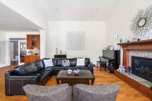 Charming Surrey Residence with Ample Space