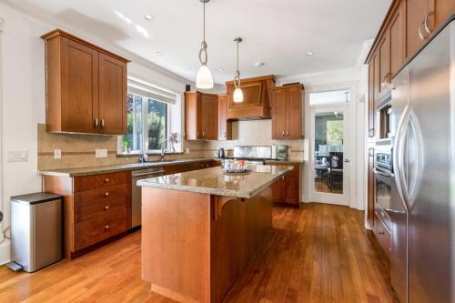 Charming Surrey Residence with Ample Space