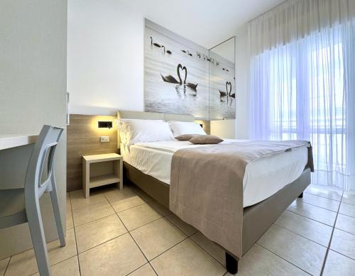 Hotel Lux - image 7