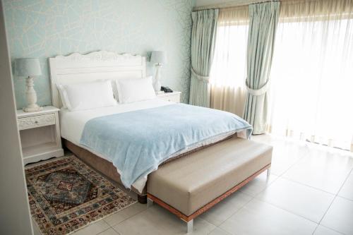 Deluxe Double Room image 10
