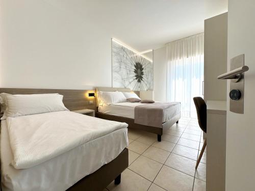 Hotel Lux - image 13