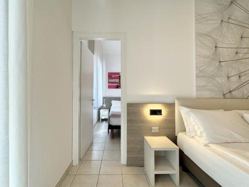 Hotel Lux - image 4