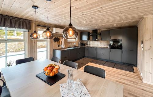 кухня, Stunning Home In Sjusjøen With Sauna in Шушоен