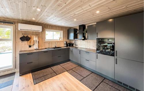 кухня, Stunning Home In Sjusjøen With Sauna in Шушоен
