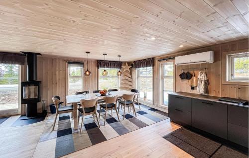 кухня, Stunning Home In Sjusjøen With Sauna in Шушоен