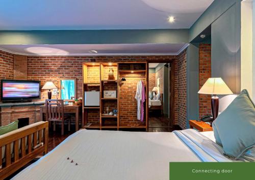 Family Deluxe with Free Benefit & Spa