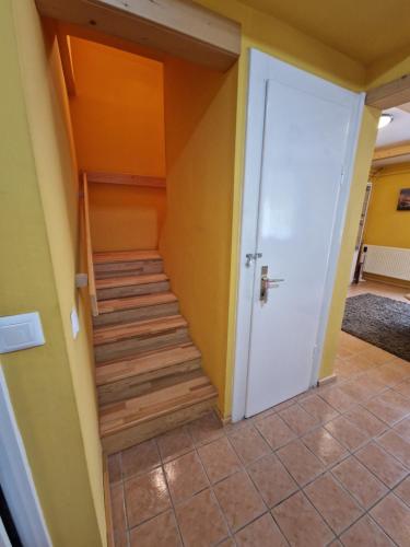 Elbujtat-Lak Vendeghaz Gyoparosfurdo in Oroshaza