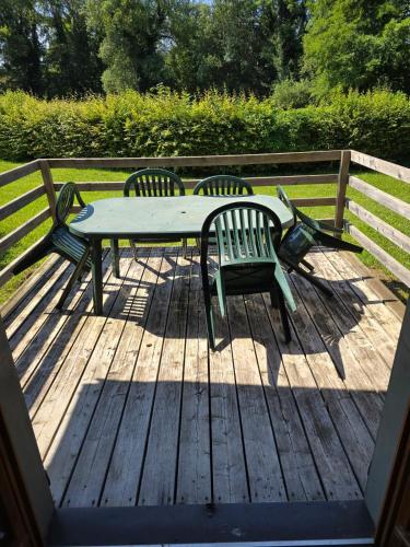 CHALET 6 Personnes in Uxelles