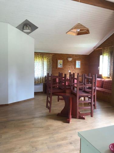 CHALET 6 Personnes in Uxelles