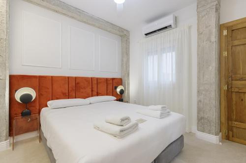 Plaza Victoria Apartment by Caleta Homes