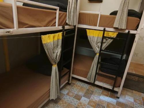 1 bunk bed