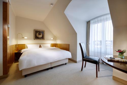 room detail thumbnail 1