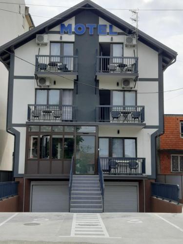 Вхід, Motel Brdjak Ićo (Motel Brdjak Ico) in Біеліна