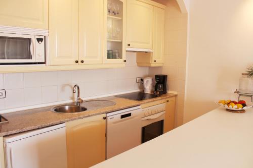 One-Bedroom Apartment image 10