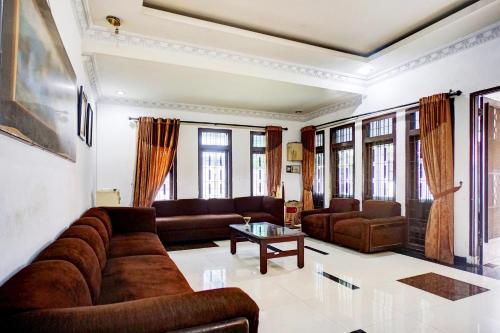 Standard Double Room image 6