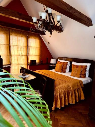 Apartment with Balcony and Old Town View image 2