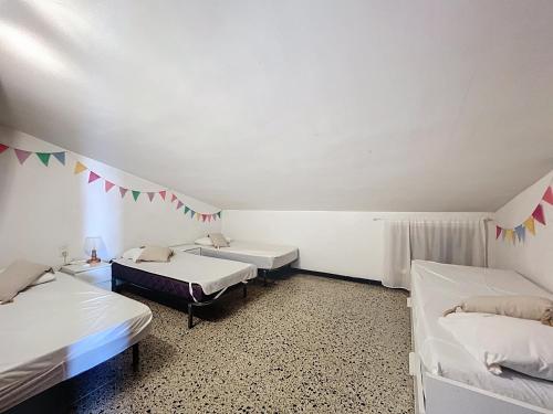 Five-Bedroom House image 10