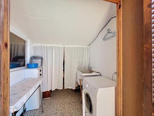 Five-Bedroom House image 4