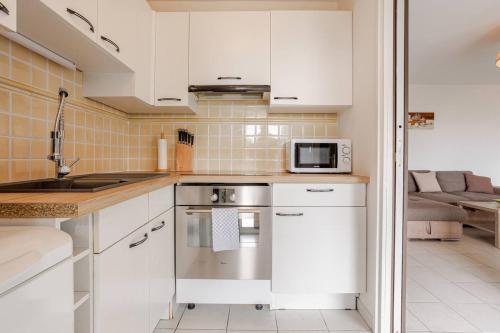 Kitchen, Short Time Suites Frejus "Maia" near aqueduc