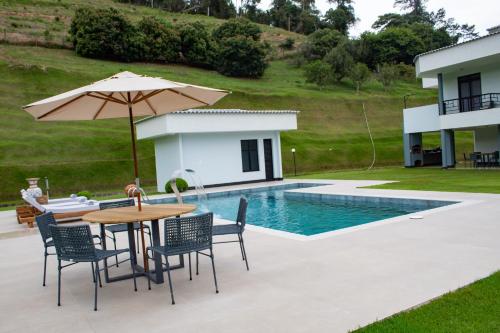 Bassein, Natural Elegance Casa Vale do Sol in Pedra Azul