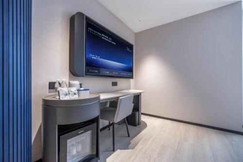 Standard Double Room image 2