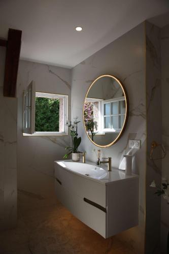 浴室, Le Clos Morin - Chambres d'hôtes (Le Clos Morin - Chambres d'hotes) in 紀梵尼