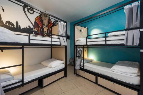 No Limit Hostel Graffiti – Barcelona, NJ