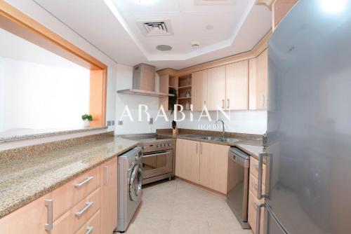 Beautiful 1BR Palm Jumeirah with Pool and Beach Access, Дубай (фото 3)
