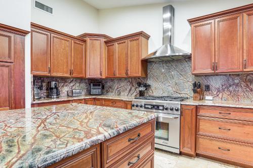 Pool Table and Bar Spacious West Palm Beach Retreat