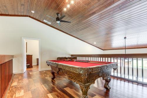 Pool Table and Bar Spacious West Palm Beach Retreat