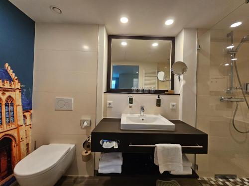 Superior Double Room with Balcony image 9