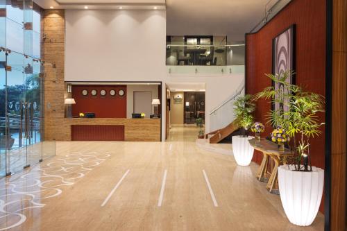 Lobby, Fortune Select Exotica, Navi Mumbai - Member ITC Hotels' Group in Navi Mumbai