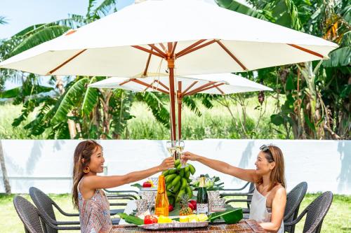 Facilities, Resort in青の洞窟 in Yonehara Beach