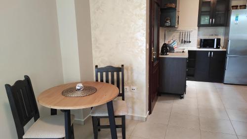 One-Bedroom Apartment image 3