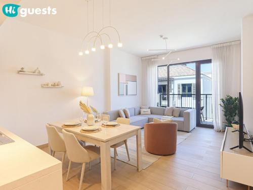 La Rive Living | Classy 2BR w/ Balcony
