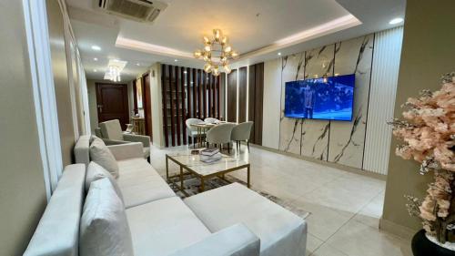 Your Dream Home Awaits in Gold Crest Mall - image 2