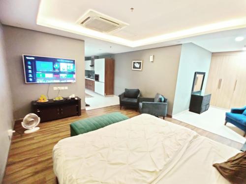 Your Dream Home Awaits in Gold Crest Mall - image 2