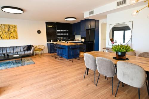 Royal Serenity- 2 Luxury Penthouses together – khách sạn tại Upper Tiberias