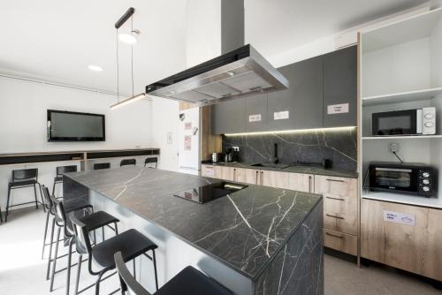 Kitchen, No Limit Hostel Graffiti in Sant Martí