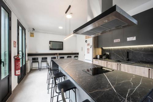 Kitchen, No Limit Hostel Graffiti in Sant Martí