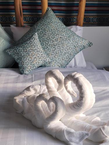 Superior King Room image 8