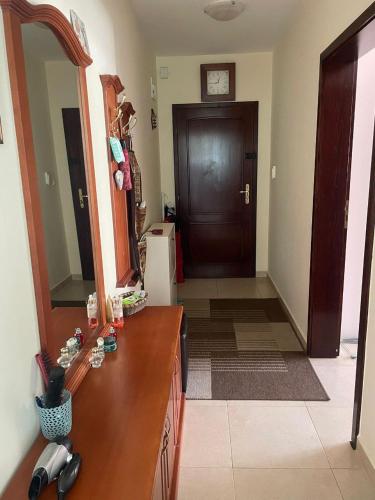 One-Bedroom Apartment with Balcony - Yasen str. Building 2 image 4