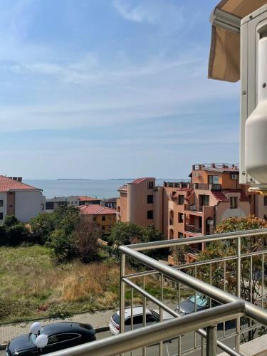 One-Bedroom Apartment with Balcony - Yasen str. Building 2 image 8
