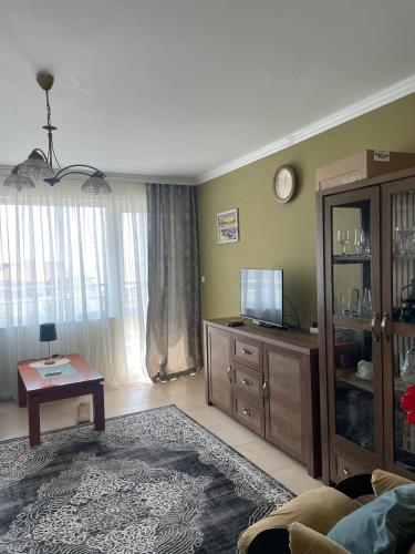 One-Bedroom Apartment with Balcony - Yasen str. Building 2 image 9