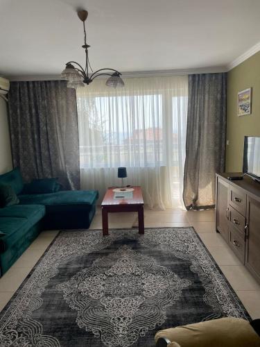 One-Bedroom Apartment with Balcony - Yasen str. Building 2 image 1