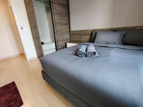 Windmill Upon Hills G-Highland by SmileHome